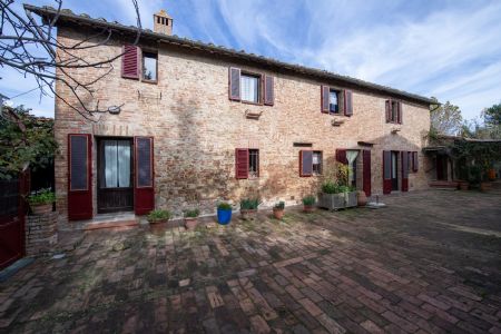 Vendita Casale/Rustico SAN ROCCO A PILLI (SOVICILLE - SI). Vendesi, a circa 1 km dalla frazione di San Rocco a Pilli e a...